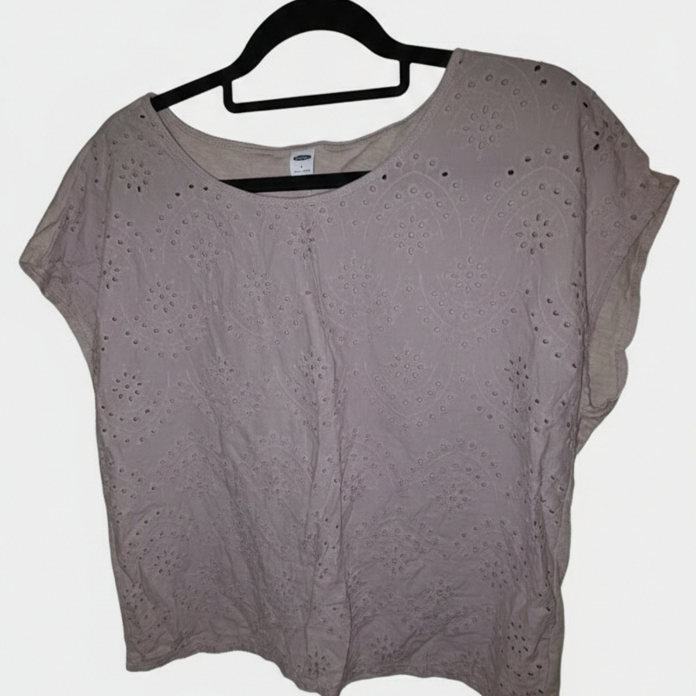 2 For $20 Old Navy Eyelet shirt in Blush Sz Large.‎